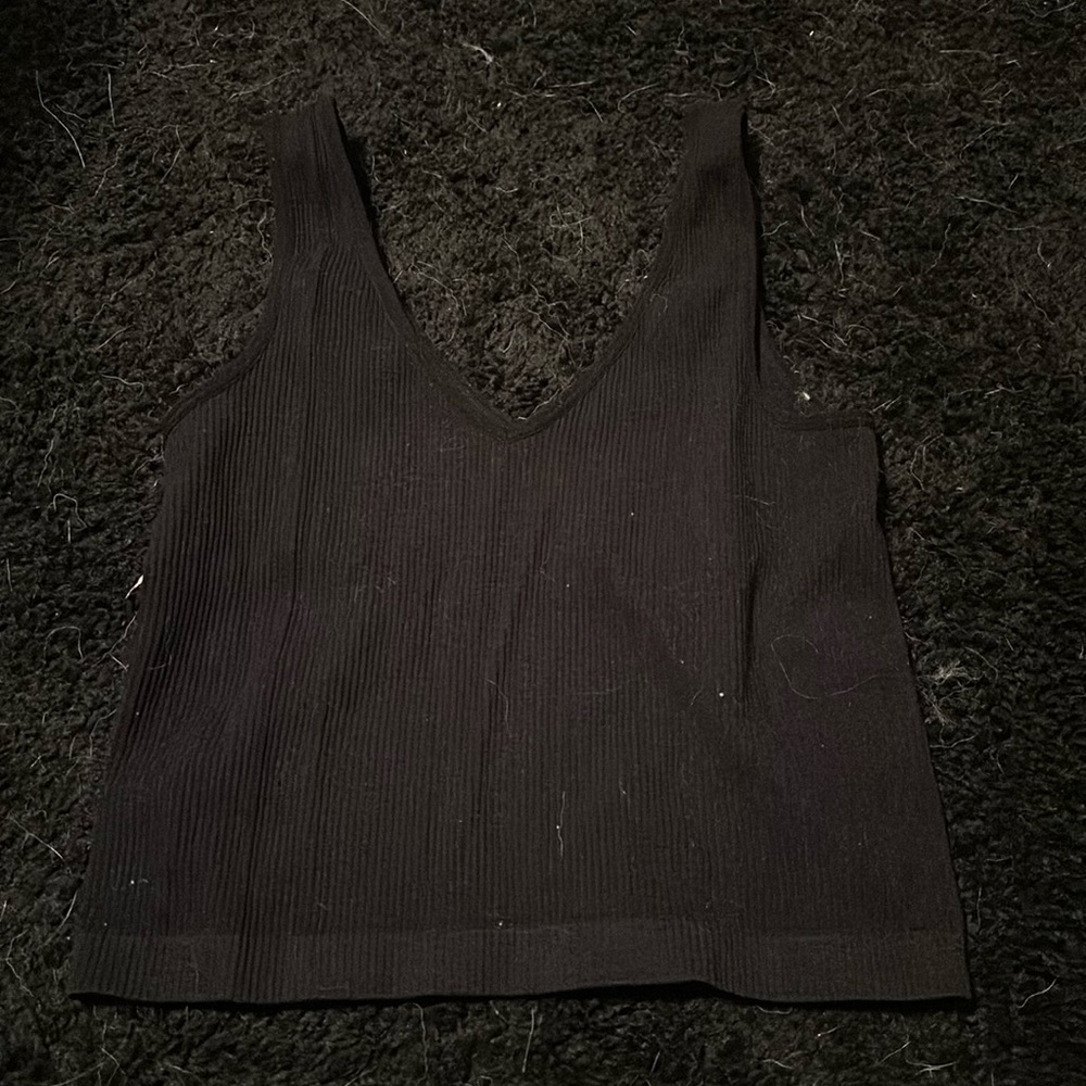 Seamless black crop top